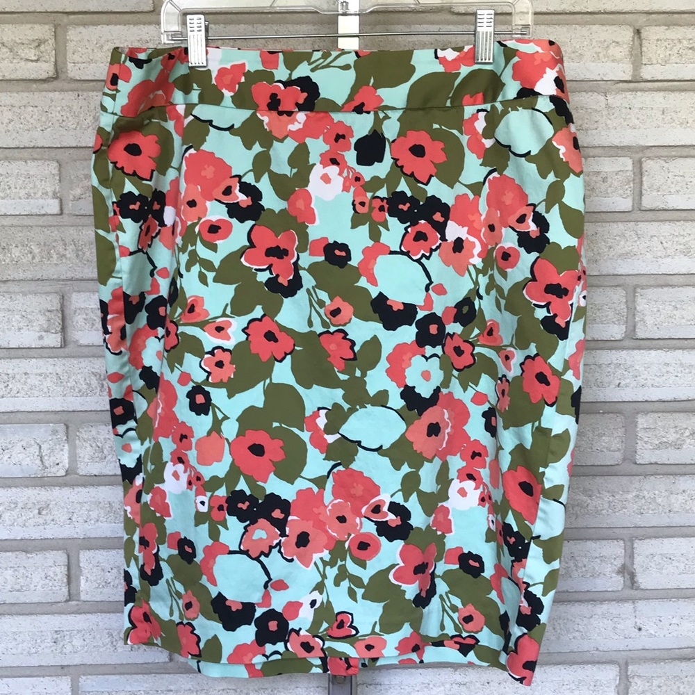 Lane Bryant Zip Up Floral Skirt Size 16